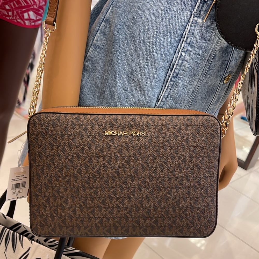 MICHAEL KORS
Jet Set Large East West Zip Printed Logo Crossbody Bag
Brown
NWT - Picture 15 of 16